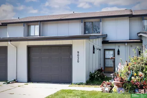 9020 Gary Cir, Omaha, NE 68138