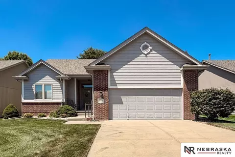 10406 Brentwood Dr, La Vista, NE 68128