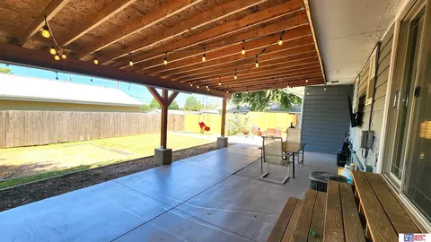 Exterior - 1421 N 9th St, Beatrice, NE 68310 photo 3 of 8