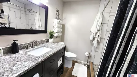 Bath - 1421 N 9th St, Beatrice, NE 68310 photo 1 of 4