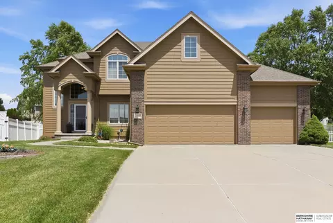 10058 Shannon Rd, La Vista, NE 68128