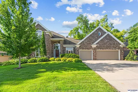 16717 Leavenworth Cir, Omaha, NE 68118