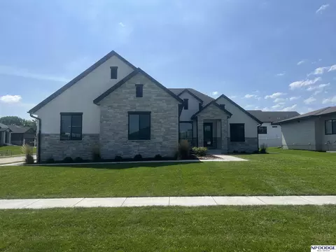 8909 Appaloosa Ln, Lincoln, NE 68520