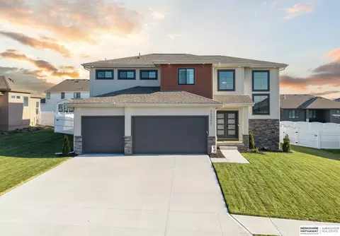 11511 Cooper St, Papillion, NE 68046