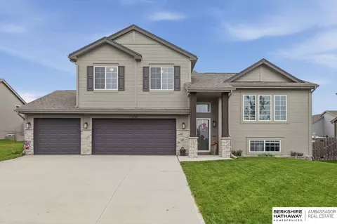 11732 S 113th St, Papillion, NE 68046