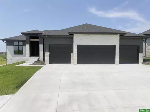 5602 N 198th St, Elkhorn, NE 68022