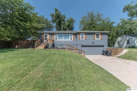 322 S 84th St, Omaha, NE 68114