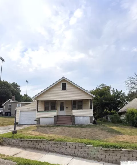 5020 Binney St, Omaha, NE 68104