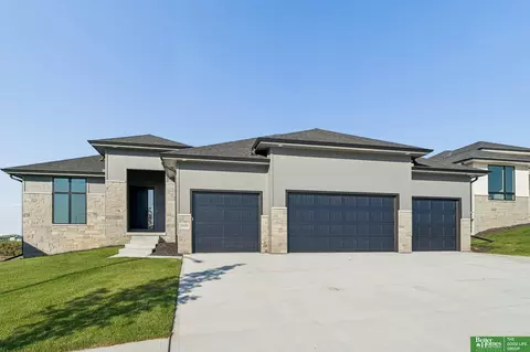 5606 N 198th St, Elkhorn, NE 68022