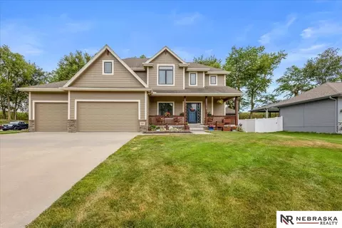 5251 Waterford Avenue Cir, Papillion, NE 68133