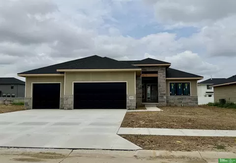 12362 Lake Vista Dr, Papillion, NE 68046