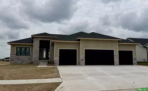 12355 Lake Vista Dr, Papillion, NE 68046