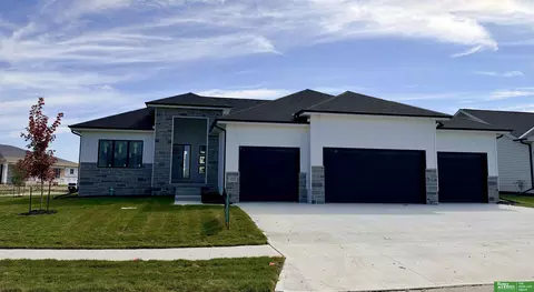 12355 Lake Vista Dr, Papillion, NE 68046
