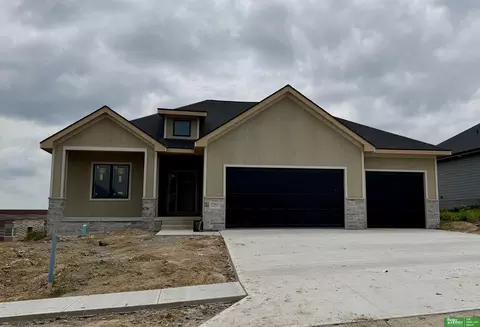 12363 Windsor Dr, Papillion, NE 68046