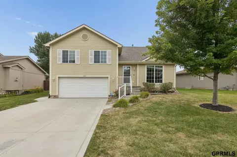 7409 Braun St, La Vista, NE 68128