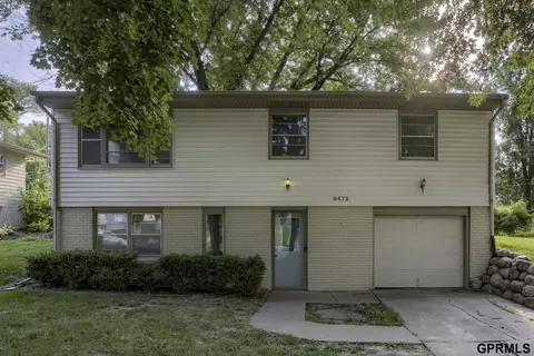 9472 Tomahawk Blvd, Omaha, NE 68134