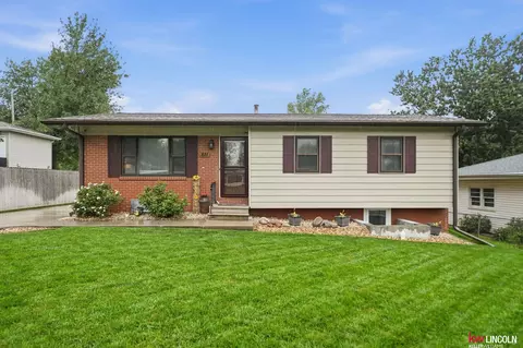 811 N 58 St, Lincoln, NE 68505