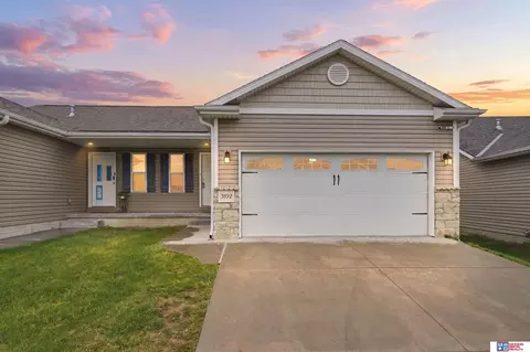 3102 King Ridge Ct, Lincoln, NE 68504