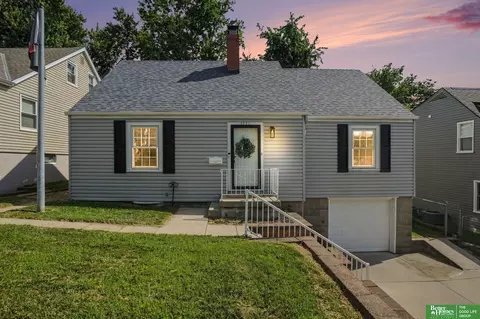 5221 Mason St, Omaha, NE 68106