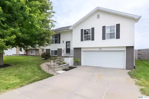 17851 Margo St, Omaha, NE 68136