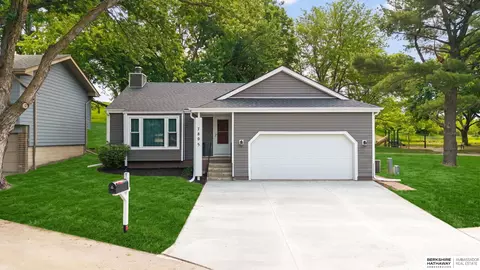 7805 Potter Plz, Omaha, NE 68122
