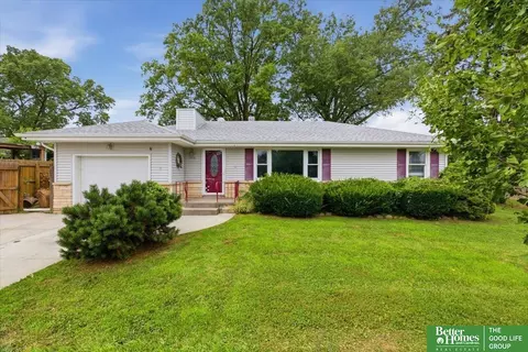 7416 S 28th St, Bellevue, NE 68147
