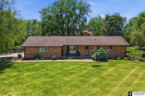 1221 Beechcraft Rd, Lincoln, NE 68527