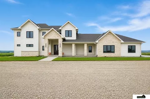 Exterior - 1652 County Road E Rd, Wahoo, NE 68066 photo 2 of 10