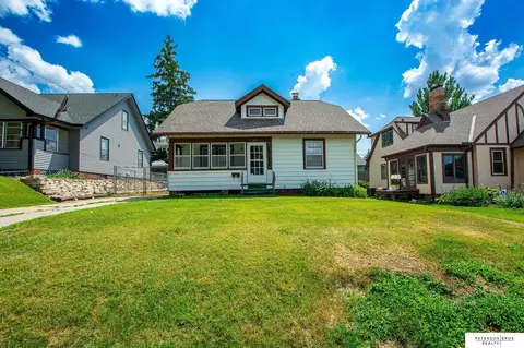 5623 Pierce St, Omaha, NE 68106