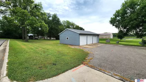 525 E 1st St, Hickman, NE 68372