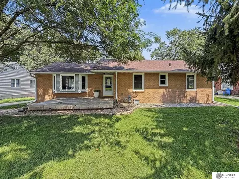 6132 Huntington Ave, Lincoln, NE 68507