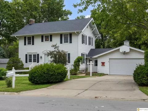 340 S 52nd St, Lincoln, NE 68510