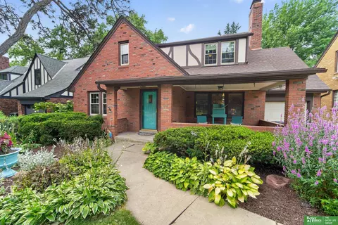 2010 N 54th St, Omaha, NE 68104