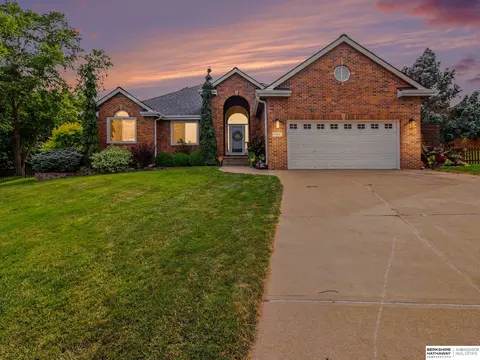 15367 Lake Cir, Omaha, NE 68116
