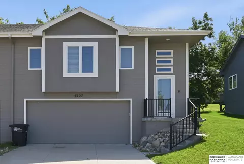 6107 N 108 Avenue Cir, Omaha, NE 68164