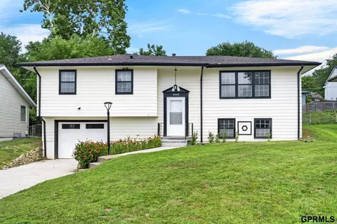 6442 Read St, Omaha, NE 68152