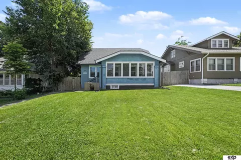 3027 Arcadia Ave, Omaha, NE 68111