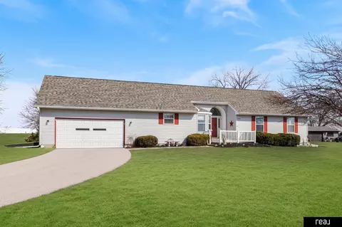 Exterior - 26110 W Maple Rd, Waterloo, NE 68069 photo 6 of 8