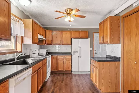 Kitchen - 26110 W Maple Rd, Waterloo, NE 68069 photo 1 of 4