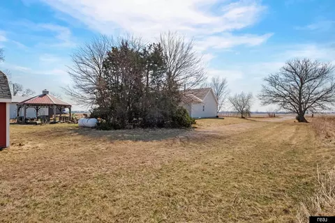 Exterior - 26110 W Maple Rd, Waterloo, NE 68069 photo 5 of 8