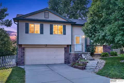 1008 Marshall Cir, Papillion, NE 68046