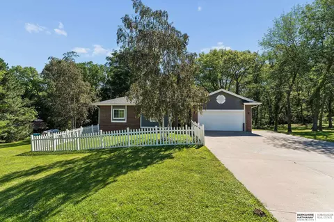 54971 Emerald Ln, Glenwood, IA 51534
