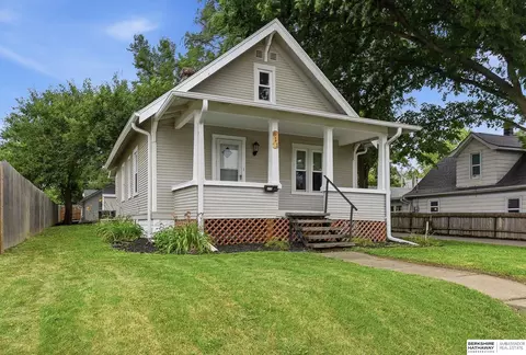 611 N 45th St, Omaha, NE 68132