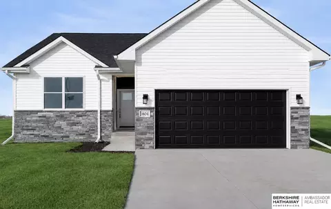 6857 Portage Dr, Papillion, NE 68046