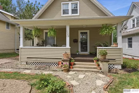 3320 N 53rd St, Omaha, NE 68104