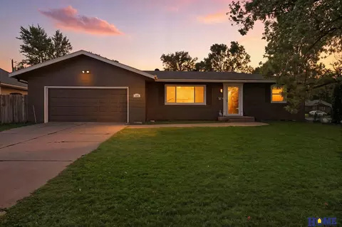 Exterior - 1101 Carlyle St, Beatrice, NE 68310 photo 4 of 4