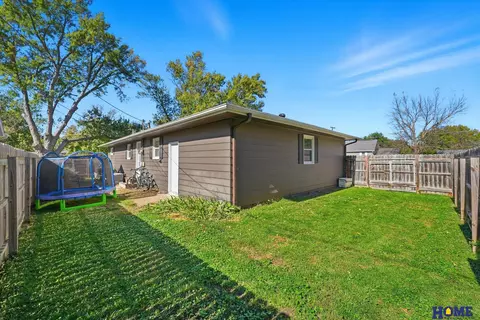 Exterior - 1101 Carlyle St, Beatrice, NE 68310 photo 3 of 4