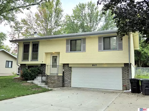 817 W Leon Dr, Lincoln, NE 68521