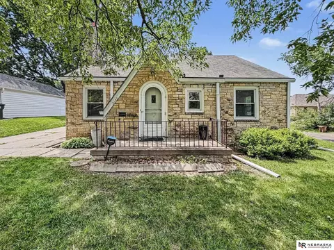 2757 S 16th St, Lincoln, NE 68502