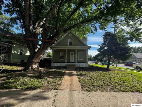 2298 Sheldon St, Lincoln, NE 68503